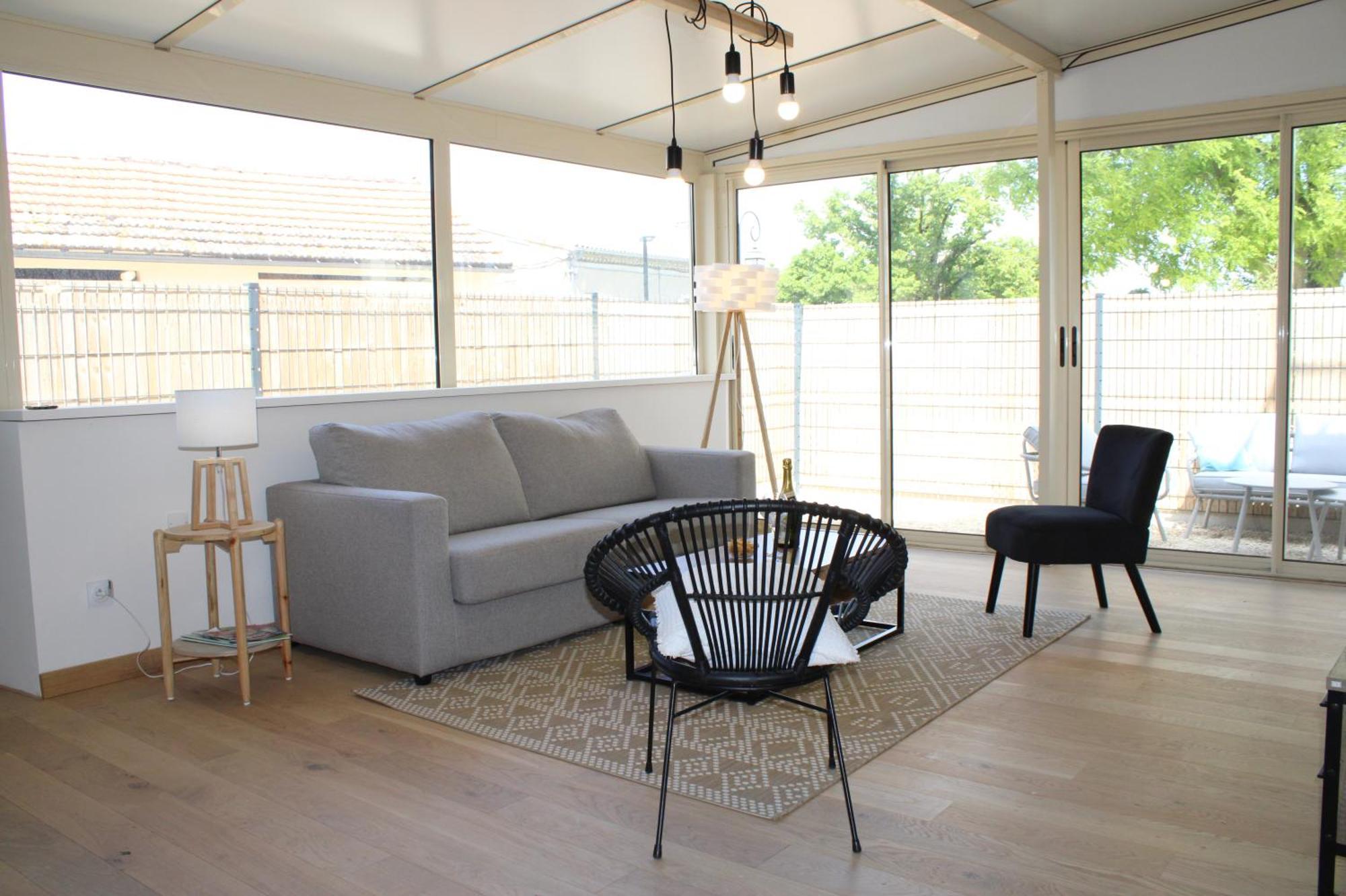 Au Chateau Apartment *