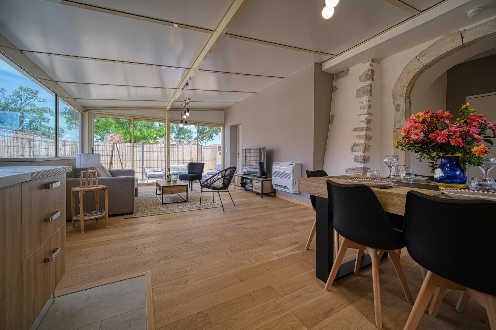 Au Chateau Apartment