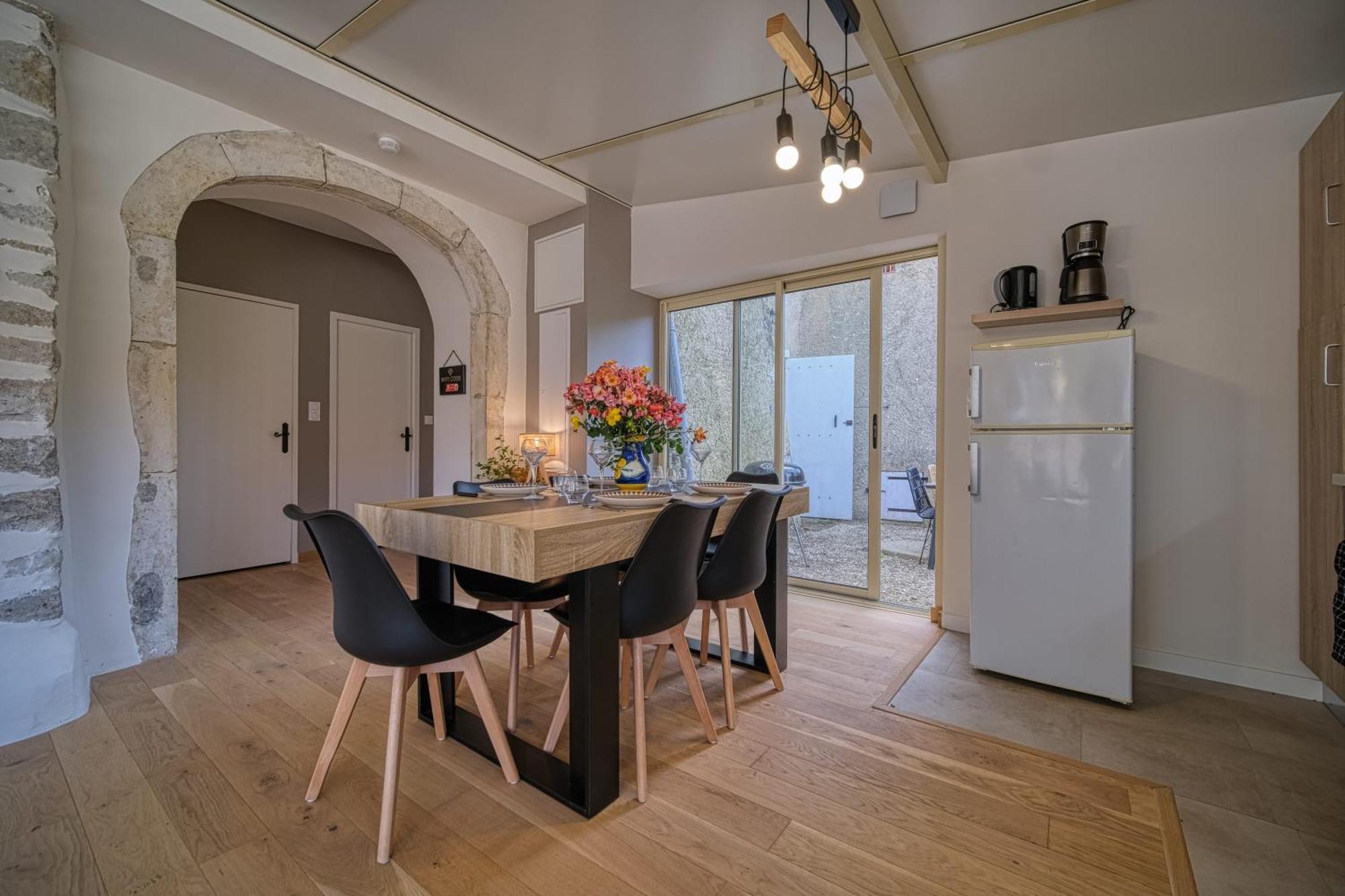 Au Chateau Apartment *